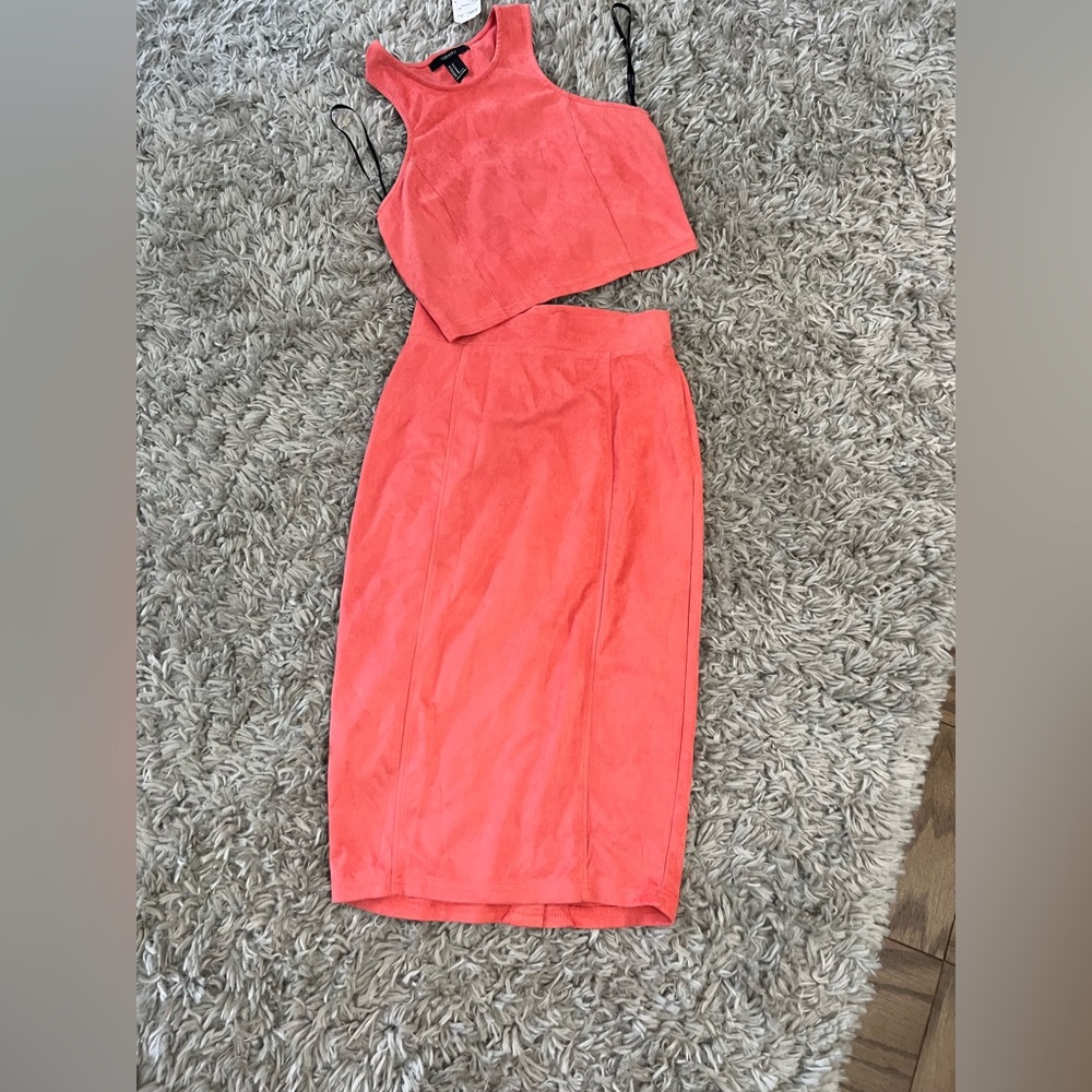 NWT Two piece cropped top and pencil skirt with slit